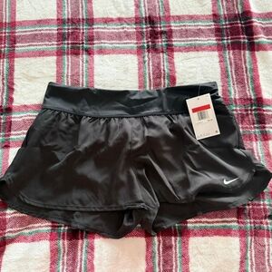 NWT NIKE WOMEN’S ACTIVE SHORT BLACK SIZE L